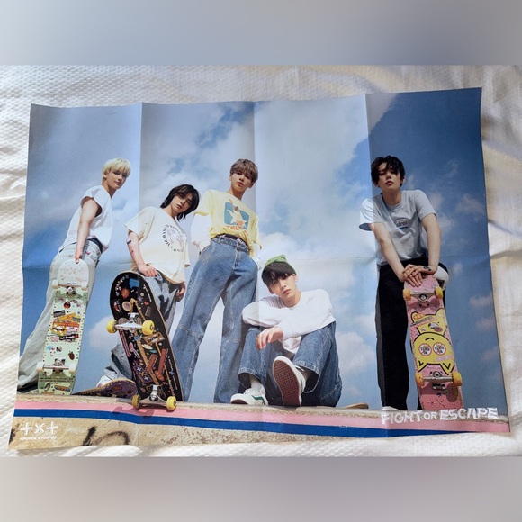 TOMORROW X TOGETHER The Chaos Chapter: ESCAPE version - Picture 4 of 5